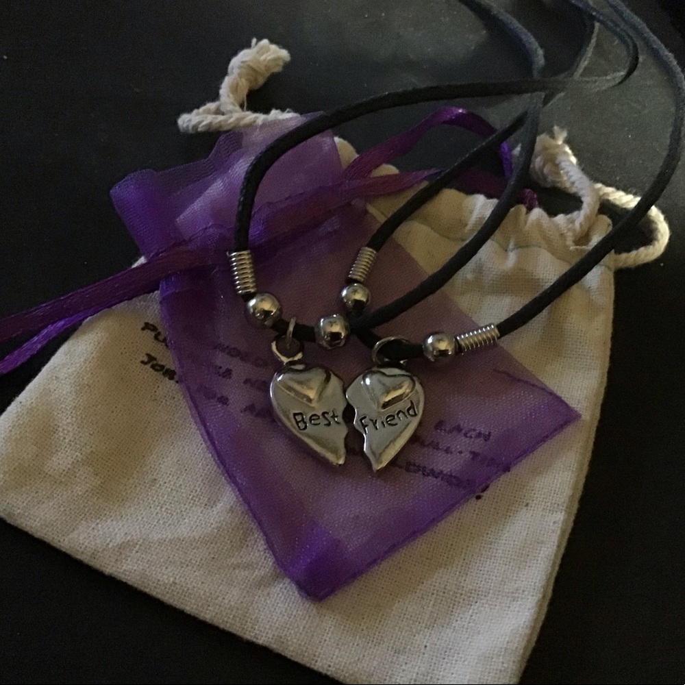 🆕AUCTION PRICE 👩🏻‍⚖️Best Friends Necklace